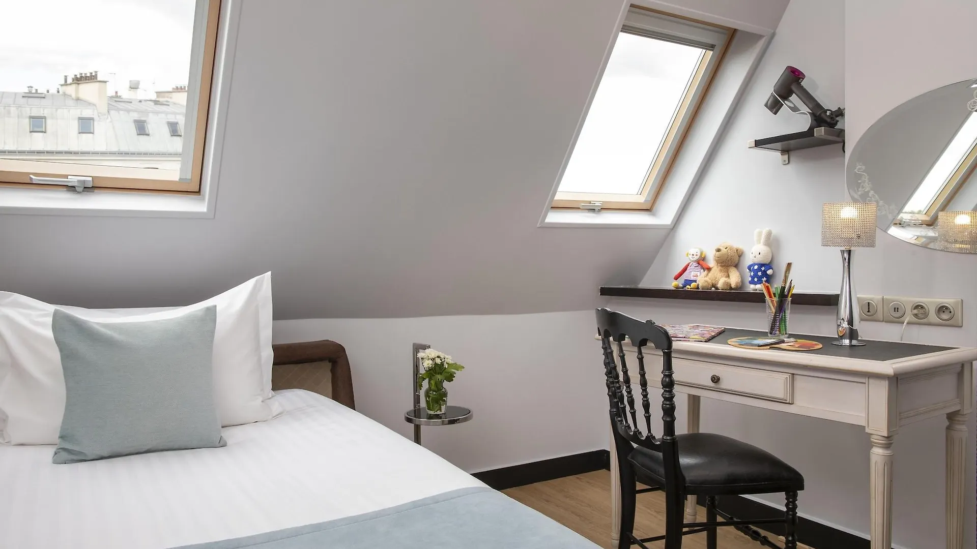 Hotel Plaza Elysees 4*