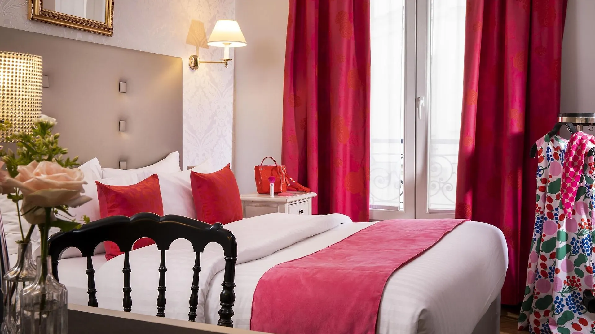 Plaza Elysees Hotel 4*