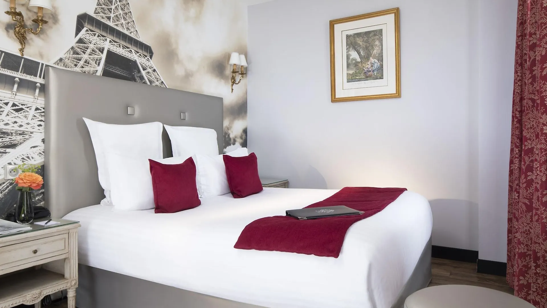 Plaza Elysees 4*