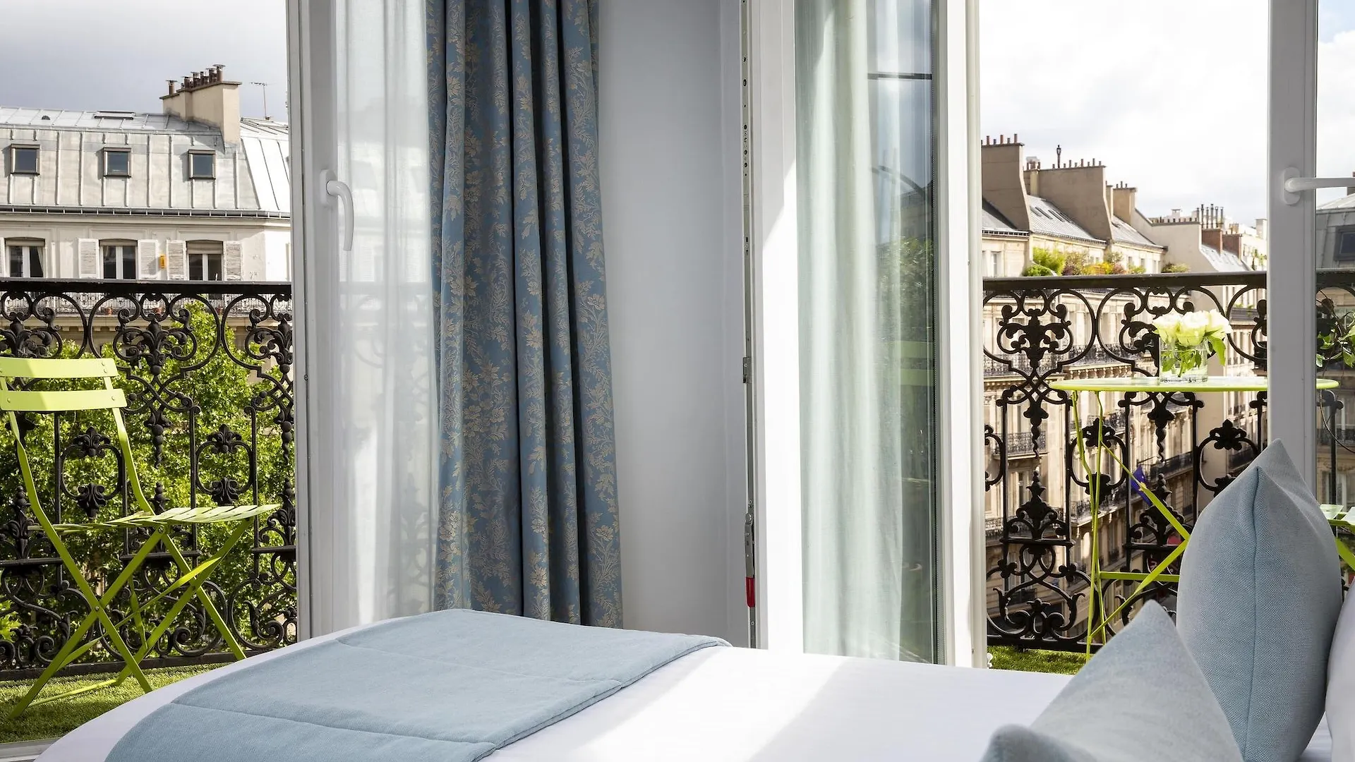 Plaza Elysees Hotel 4*