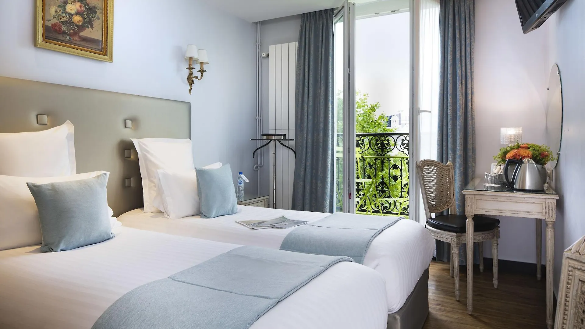 Hotel Plaza Elysees 4*