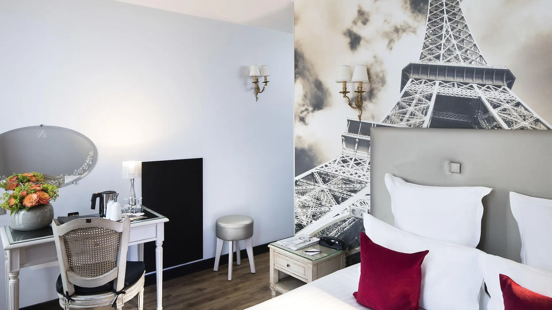 Hotel Plaza Elysees 4*