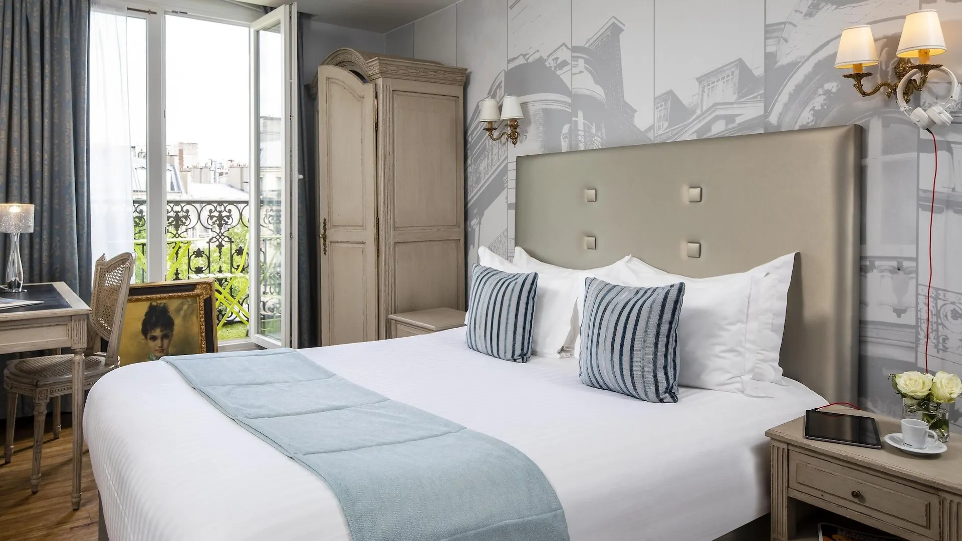 Hotel Plaza Elysees Paris