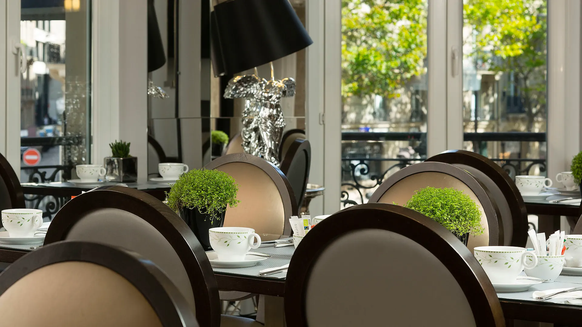 Hotel Plaza Elysees Paryż