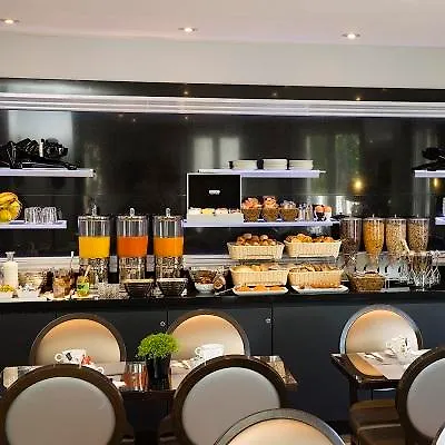 Hotel Plaza Elysees