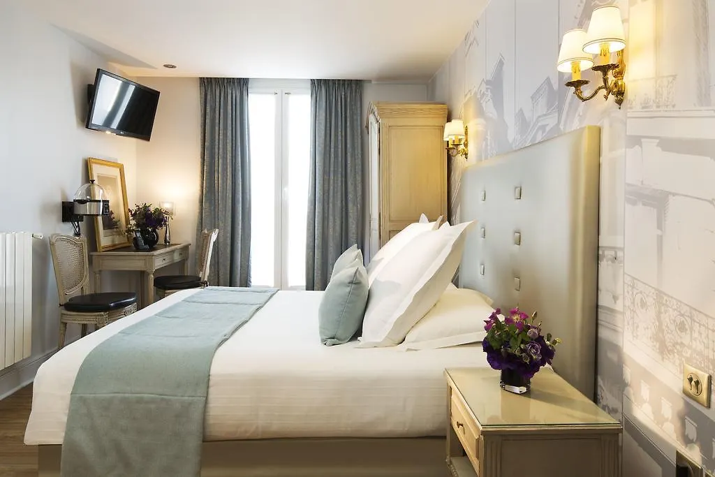 Plaza Elysees 4*